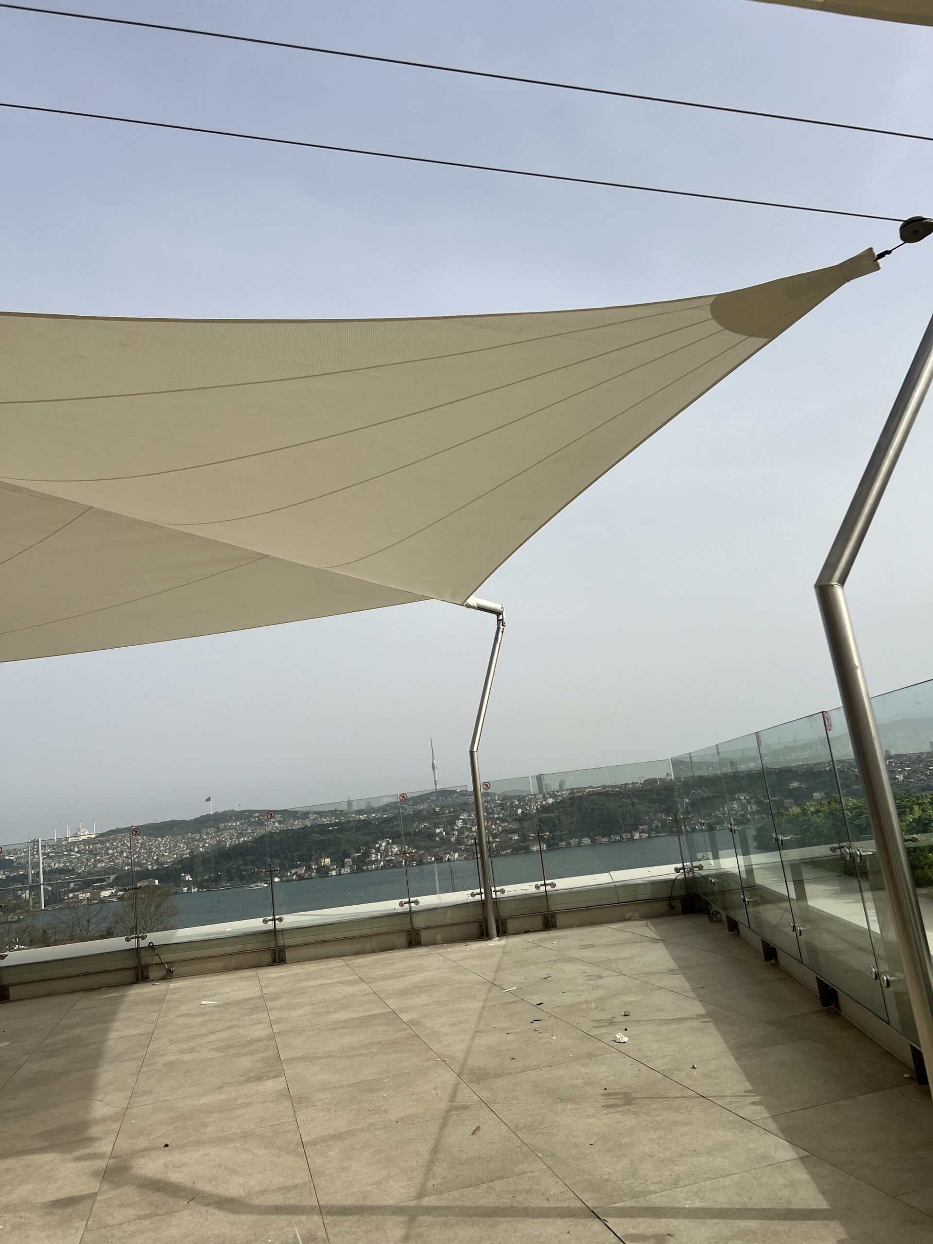 Conrad Otel Açılır Kapanır Tente Gölgelik Sistemi..
